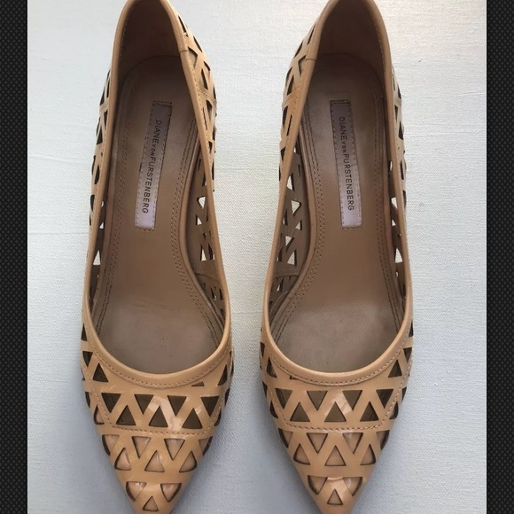 Diane Von Furstenberg Shoes - Diane von Furstenberg Shoes Beige Laser Cut Pumps